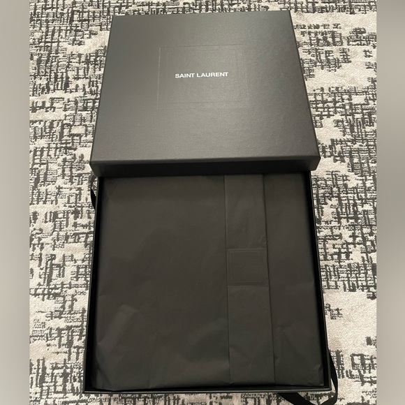 Saint Laurent Totebag in Fleece - Picture 4 of 7